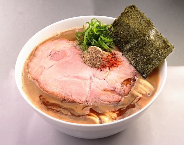 「濃厚魚介鶏白湯しょうゆそば」