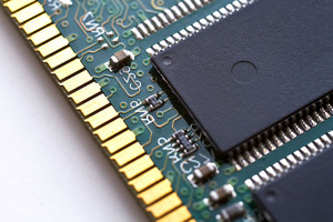 「ビル100階建て相当」の超難工事！ DRAM微細化が限界を超え前人未到の垂直化へ突入