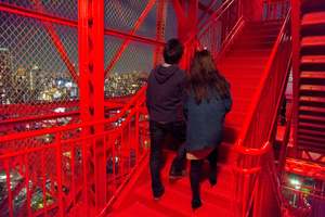 ピンクに染まる東京タワーの外階段を特別開放！夜景を見ながら昇ってみたい