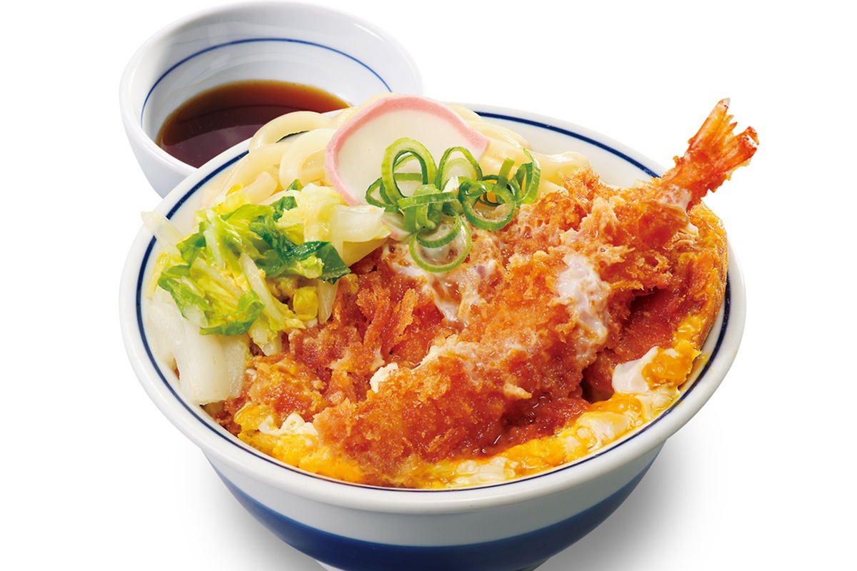 ASCII.jp：やば！かつや「鍋焼き風カツ丼」“うどん”入りで登場 カツ 