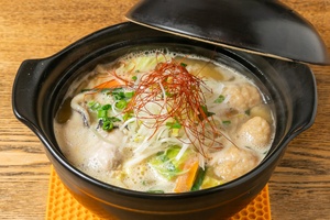 寒～い冬にピッタリ！カキや冬野菜の旨味が溶け込む♪  千葉・浦安「麺屋真星」のアツアツ鶏白湯鍋ラーメン クッキング！