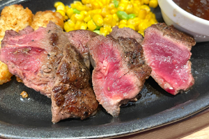 あの“999円ステーキ”が復活！ガストの新レギュラーに 気になる味は？