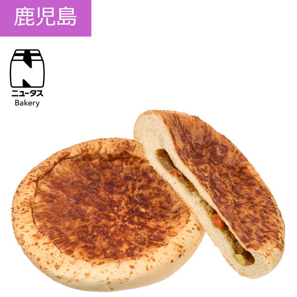 「九州沖縄フェア」で販売する平焼き鹿児島黒豚カレーパン