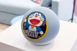 Amazonの「Echo Dot ドラえもんエディション」、30種類以上の限定ボイスと「129.3」にちなんだ特別価格で発売