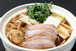 旨味たっぷりの鴨スープが染みわたる♪札幌「ダックラーメンエイジ」の寒さも吹き飛ぶ鍋焼きラーメン