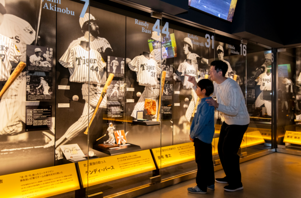 タイガース優勝の感動を味わい、体験型コンテンツも楽しむ！　大人も子どもも夢中になれる「甲子園歴史館」