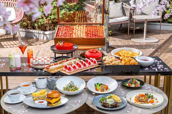 選べるメインにいちごスイーツビュッフェ付きのセミビュッフェランチ、満足度高すぎ問題