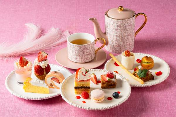 テーブルウェアまで抜かりない！「苺と桜のアフタヌーンティーセット」が可愛い♡【札樽自動車道 札幌北ICから約5km】