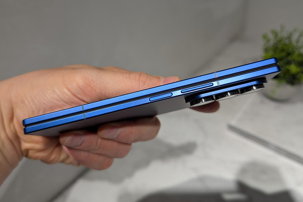 折りたたみスマホ