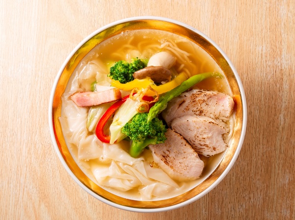 「彩り野菜の塩バターワンタンメン」(1200円)※写真はイメージ