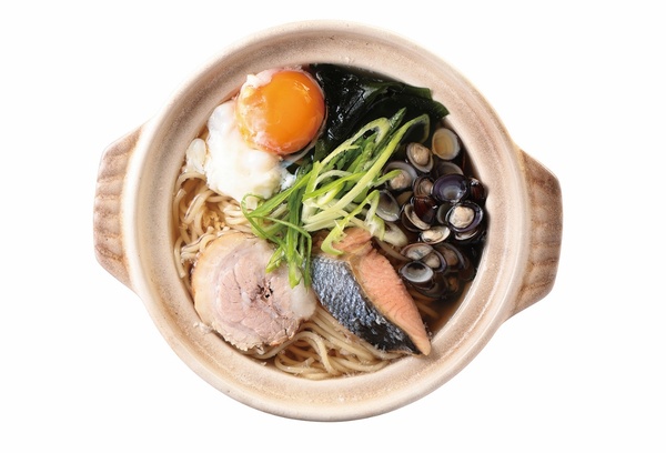 海鮮鍋焼きらーめん(1800~2000円)※仕入れにより価格は変動