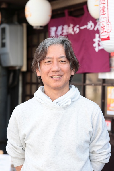「濃厚熟成醤油らーめん 拉ノ刻」店主の田中崇元さん