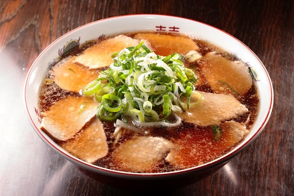 「特製らーめん」(1250円)。チャーシューは「らーめん」(950円)の2倍となる10枚入り