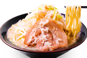 野菜200g×背脂パンチ！にんにく増しも！「醤油壱郎」が春限定で帰ってきた 