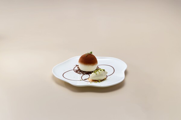 「治一郎 KITTE丸の内店」の「ティラミス」