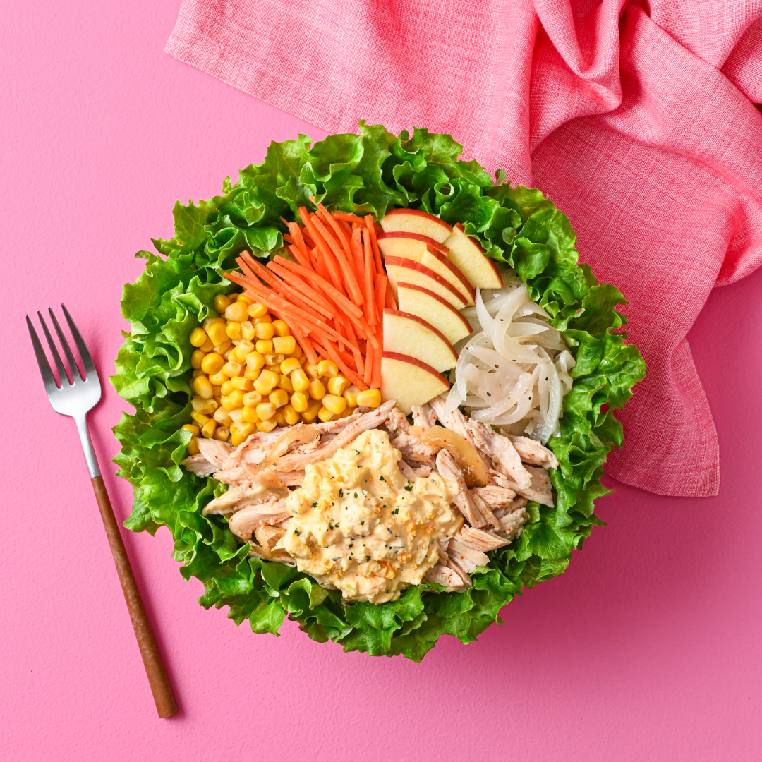 「WithGreen 大手町店」の「卵たっぷりタルタルソースのチキン南蛮とオニオンマリネのサラダ」