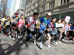 誰も予想しなかったまさかの結末！？　「丸の内駅伝2026」約500人のランナーが丸の内仲通りを駆け巡る！
