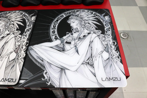 なんだこのイラスト？ “マヤ文明”をイメージしたLAMZU初のガラスマウスパッド「MAYA Glass Mousepad」：PCワンズ