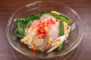 桜鯛や菜の花、イチゴソースで彩りも美しい♪  神奈川「支那蕎麦屋 藤花」の春の味覚を散りばめた絶品油そば フォトさんぽ＠保土ケ谷区