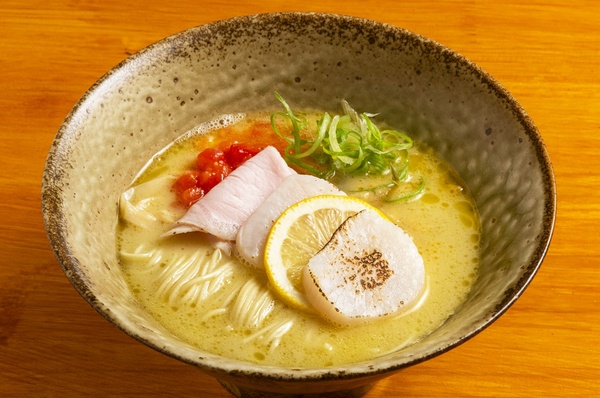 「ホタテとトマトの鶏そば」(1200円)