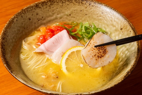 ホタテは軽く炙って具としても採用