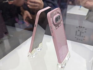 Nothingが新型スマホ「Nothing Phone (4a)」実機を公開！ ピンクカラーに惚れた！