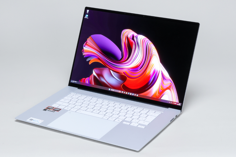 A-16持ち運べて便利♡軽くてハイスペノートパソコン デカいのに軽すぎ！16型ノートPCを毎日持ち歩ける時代きた!! Zenbook