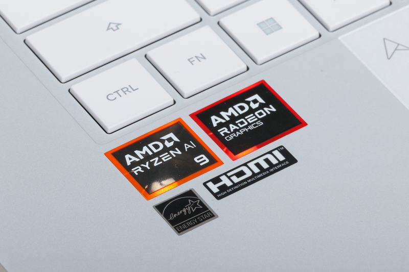 A-16持ち運べて便利♡軽くてハイスペノートパソコン デカいのに軽すぎ！16型ノートPCを毎日持ち歩ける時代きた!! Zenbook