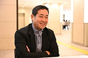 名優なのにチラシ配りもして「丸の内行幸マルシェ」を仕掛けた丸の内びと――永島敏行さん