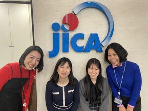 なぜJICAが「個人の物語」を本に？　紛争や分断が続く世界へ、10人の女性が紡ぐ逆境と「ひかり」の記録