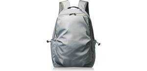 リュックの中に消臭スペース？ 驚きのギミックをそなえた軽量バックパック「SOLA」が3,980円