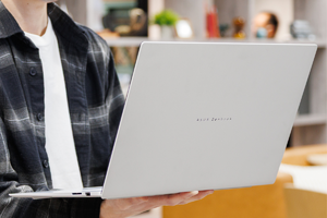 デカいのに軽すぎ！16型ノートPCを毎日持ち歩ける時代きた!! 　Zenbook S16