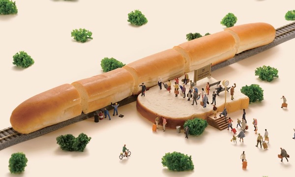 雲になったクロワッサンに乗って空を飛ぶ！ミニチュア写真家・見立て作家 田中達也の展覧会はかなり見ごたえあり！【北関東自動車道 太田桐生ICから約12km】