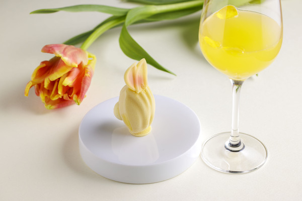 「桜スプリングアフタヌーンティー」の「カモミールムース、金柑とブラッドオレンジのコンフィチュール」