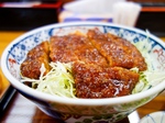 この味、知ったら戻れない！ 甘辛カツ丼、もちもち麺、馬刺しと地酒の誘惑に負けて予定外のはしご酒【会津若松市の旅#2━グルメ編】