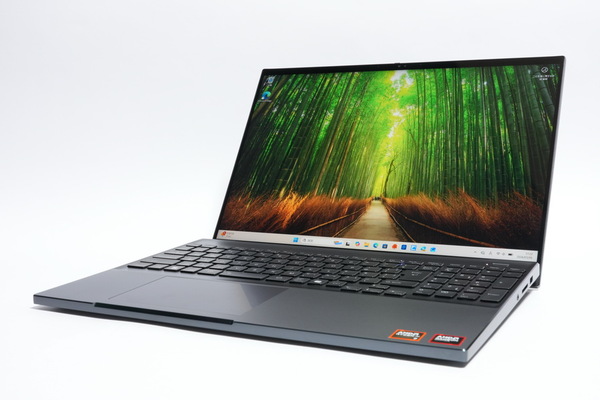 富士通初の16型Copilot+ PC「FMV A79-L1」実機レビュー