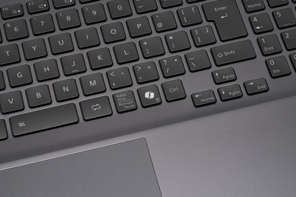 富士通初の16型Copilot+ PC「FMV A79-L1」実機レビュー