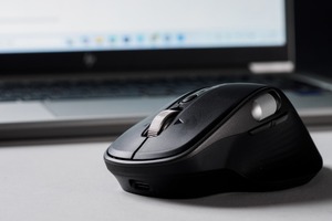 神コスパ！圧倒的な握り心地と多ボタン操作で作業が捗って仕方ない、最高の仕事用マウス見つけた