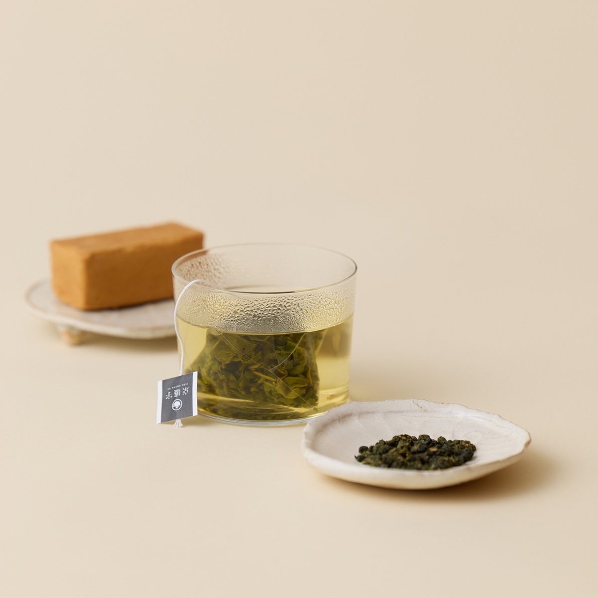 「阿里山金萱茶」とりんごケーキ