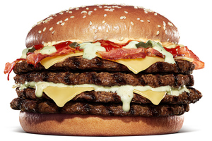 デカすぎぃい！1713kcalの超大型バーガー、その名も「イエティ」