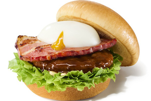 モスの「テリヤキバーガー」4年ぶりリニューアル！ 半熟風たまご✕ベーコンの新バーガーも登場