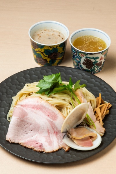 「『春の光』地はまぐりと季節のお野菜のつけそば」(1800円)