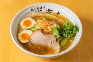 春の味覚・桜エビの香りがふわっと広がる♪ 千葉の煮干しの名店「らー麺 海空土」のエビ二ボらー麺 クッキング！