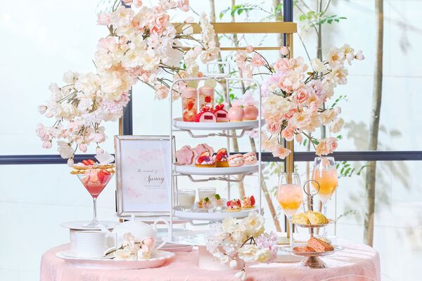 これは写真映えする！THE STRINGS HAKATAの桜といちごのアフヌンが可愛い♡