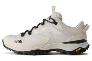 濡れない＋疲れにくい＋滑らない＝最高。山も街もこれ1足、ノースフェイスの万能シューズがセール中！