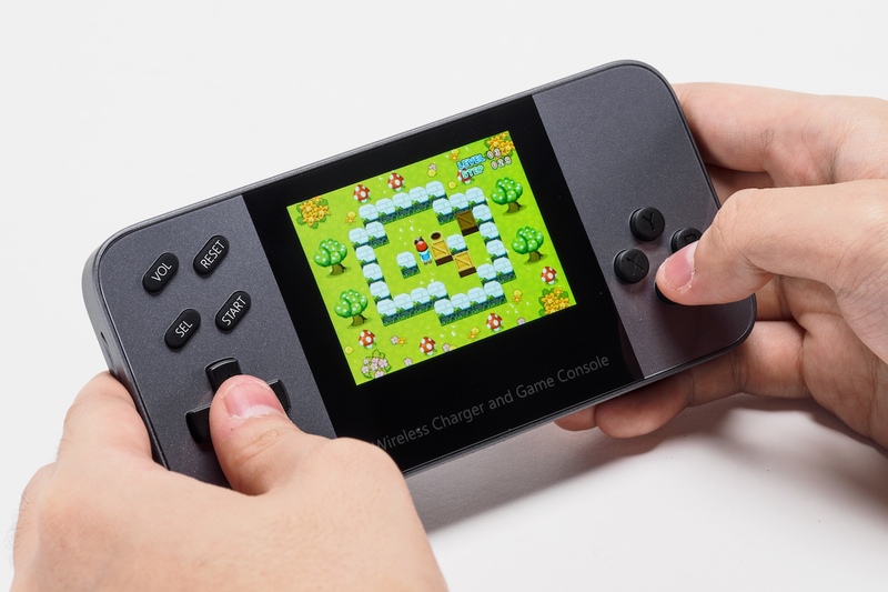 モバイルBOY2 ゲーム機型モバイルバッテリー はあああ？ゲーム機じゃないのかよ！遊べるモバイルバッテリーが最高
