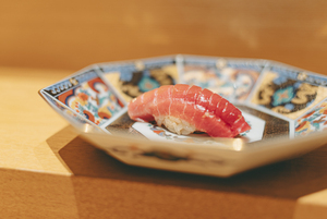 丸の内で江戸前寿司を1万円台で！分厚いイカの寿司にほぼマグロだけの巻物に江戸っ子魂を感じた夜