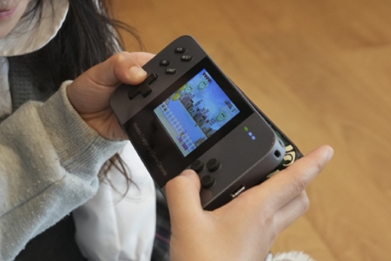 はあああ？ゲーム機じゃないのかよ！遊べるモバイルバッテリーが最高