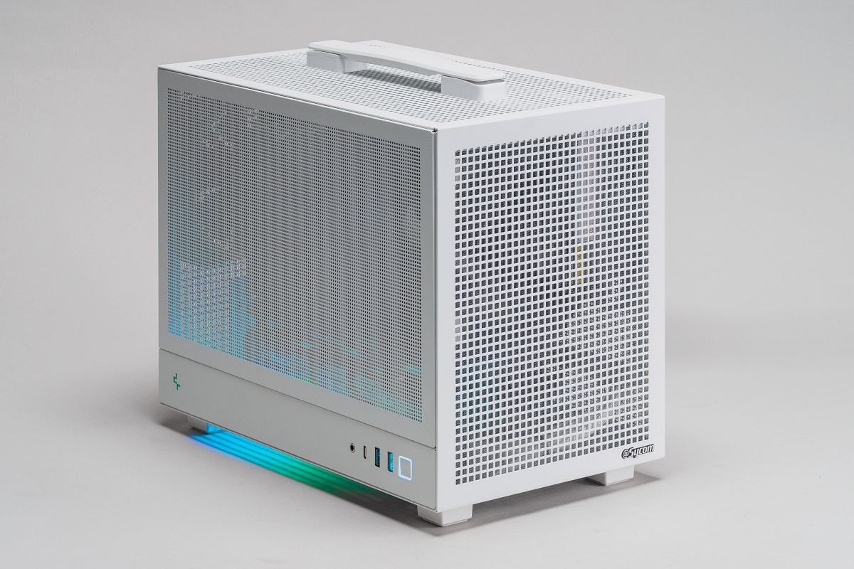 【白色小型ゲーミングPC】RX 9060 XT / ryzen7 7700 🌬️🐻‍❄️ All AMD Gaming PC🌨️ AMD RX 9060 XT 16GB🌨️ AMD