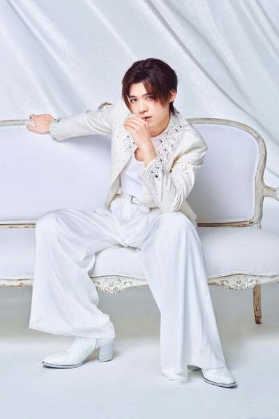 音声ガイドナビゲーターを務める新浜レオンのミニライブ開催！「若冲、琳派、京の美術」展